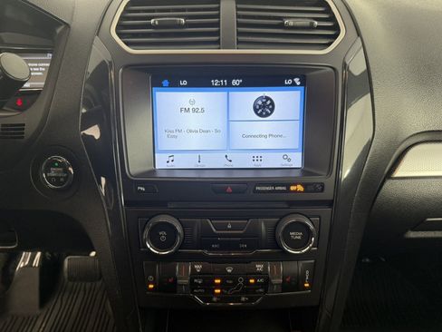 Used 2017 Ford Explorer XLT w/ Equipment Group 202A AWD/4WD image 20