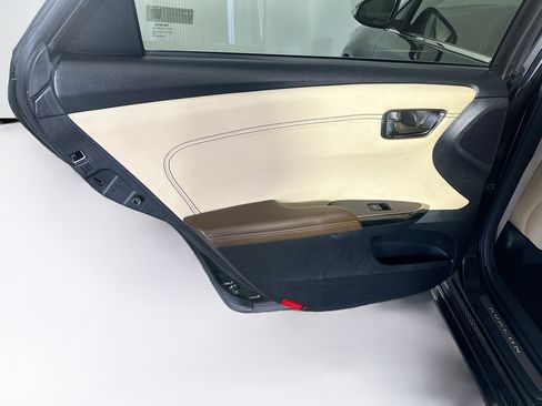 Used 2013 Toyota Avalon Limited image 27