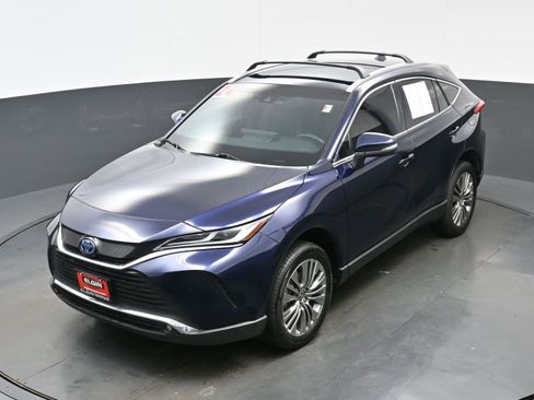 Used 2024 Toyota Venza XLE image 37