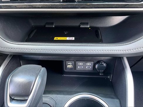 Used 2023 Toyota Highlander XLE FWD image 15