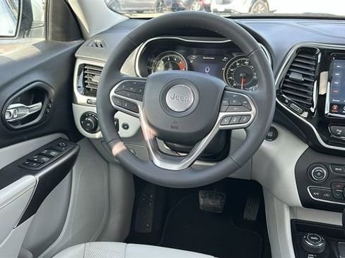 Used 2021 Jeep Cherokee Limited image 23