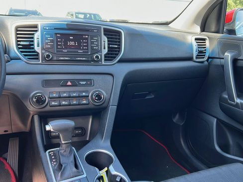 Used 2017 Kia Sportage LX AWD/4WD image 9