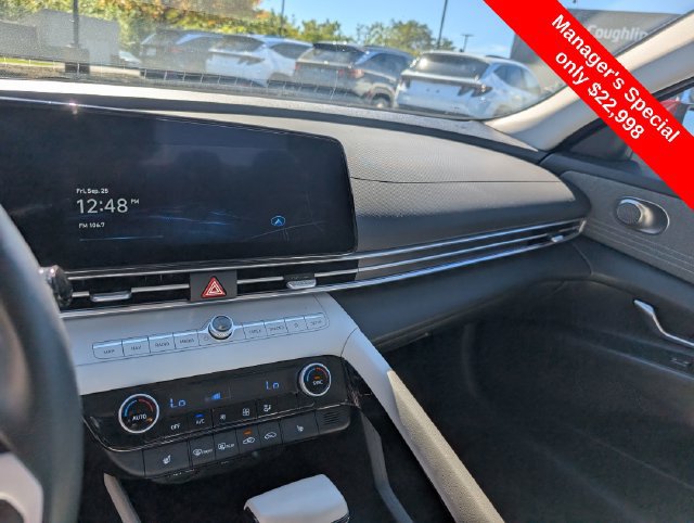 Certified 2025 Hyundai Elantra Limited FWD image 18