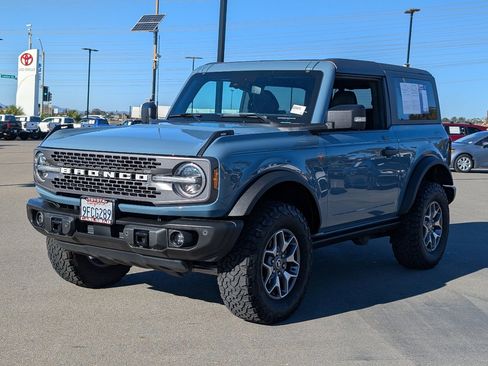 Used 2023 Ford Bronco Badlands image 11