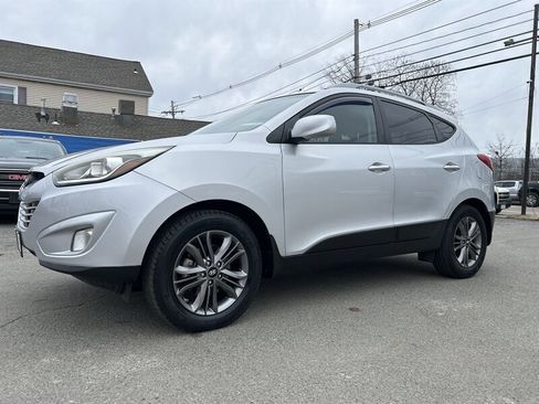 Used 2014 Hyundai Tucson SE image 1