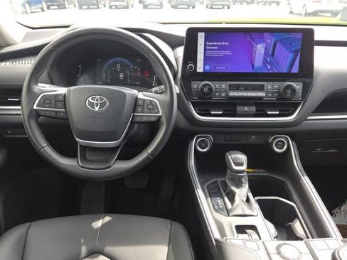 Used 2025 Toyota Grand Highlander AWD image 14