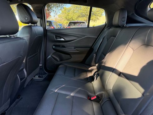 Used 2025 Buick Envista Sport Touring image 25