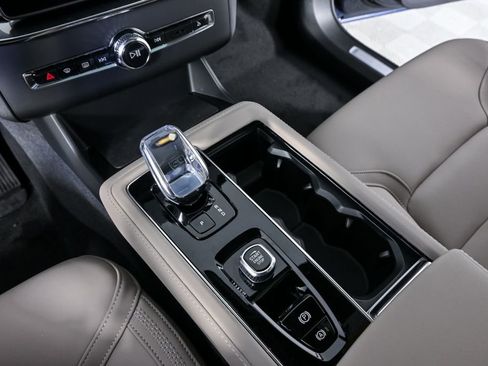 Used 2026 Volvo XC90 B6 Plus w/ Protection Package Premier image 19