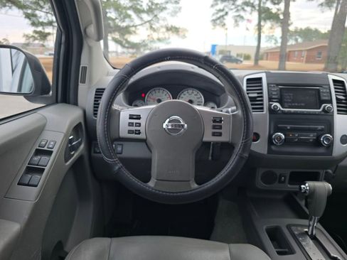 Used 2015 Nissan Frontier Desert Runner image 13