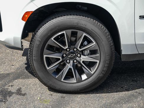 Used 2023 Chevrolet Suburban Z71 AWD/4WD image 8