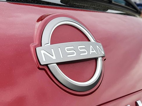 Used 2023 Nissan Rogue S AWD/4WD image 29