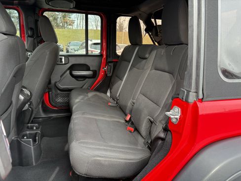 Used 2018 Jeep Wrangler Unlimited Sport S image 32