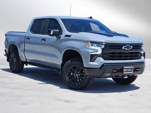 Used 2024 Chevrolet Silverado 1500 LT Trail Boss w/ Convenience Package II AWD/4WD image 2