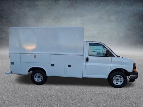 New 2025 Chevrolet Express 3500 w/ Power Convenience Package image 3