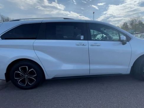 New 2026 Toyota Sienna Platinum AWD/4WD image 9