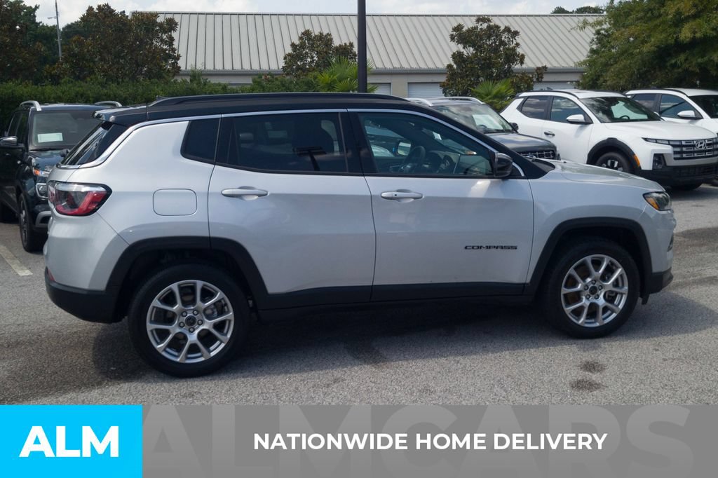 Used 2025 Jeep Compass Limited AWD/4WD image 4