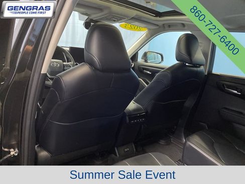 Used 2023 Toyota Highlander XLE AWD/4WD image 28
