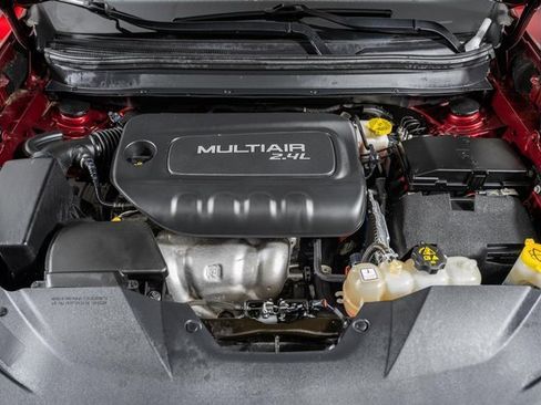 Used 2019 Jeep Cherokee Latitude w/ Popular Appearance Group image 19