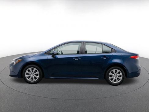Used 2025 Toyota Corolla LE FWD image 4