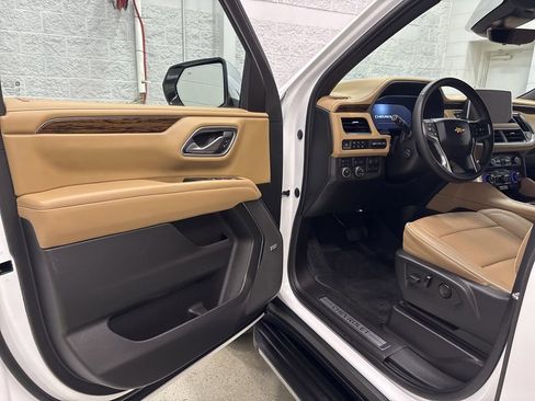 Used 2023 Chevrolet Tahoe Premier AWD/4WD image 12