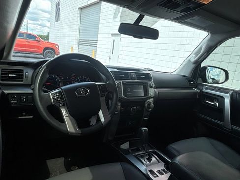 Used 2019 Toyota 4Runner SR5 Premium RWD image 2