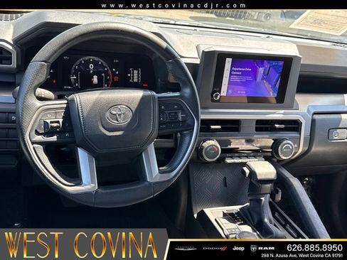 Used 2025 Toyota 4Runner SR5 AWD/4WD image 33