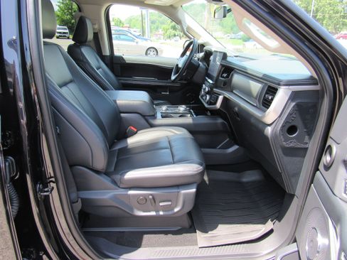 Used 2024 Ford Expedition XLT AWD/4WD image 36