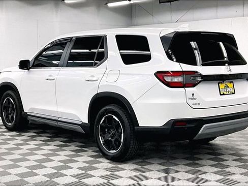 Used 2025 Honda Pilot EX-L image 3