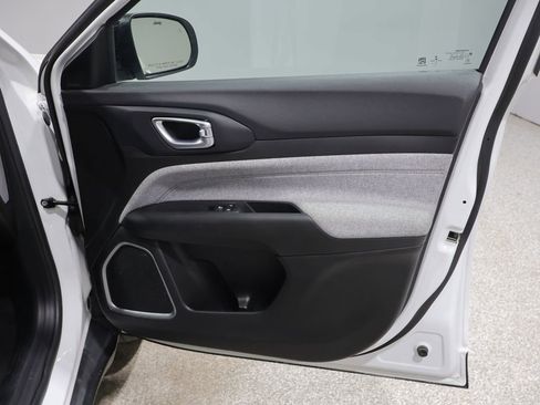Certified 2022 Jeep Compass Latitude AWD/4WD image 23
