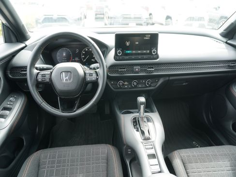 Used 2025 Honda HR-V Sport image 2
