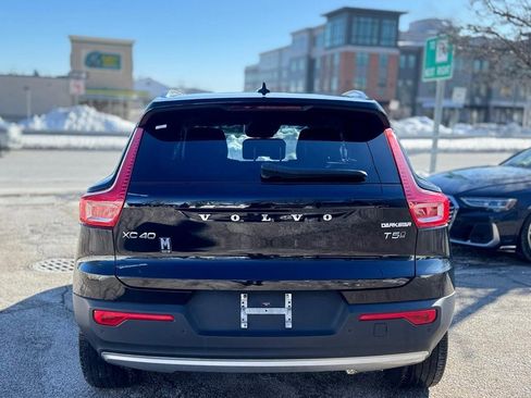 Used 2021 Volvo XC40 T5 Momentum w/ Climate Package image 5