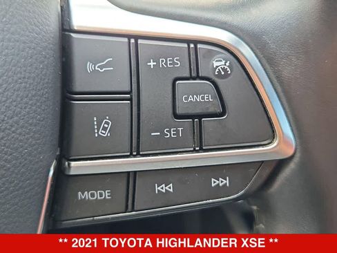 Used 2021 Toyota Highlander XSE FWD image 24