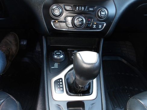 Used 2016 Jeep Cherokee Limited image 17