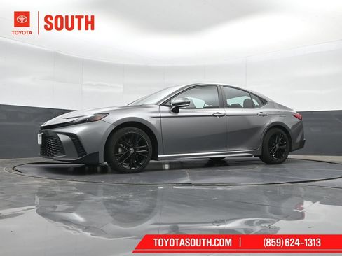 Used 2025 Toyota Camry SE FWD image 41