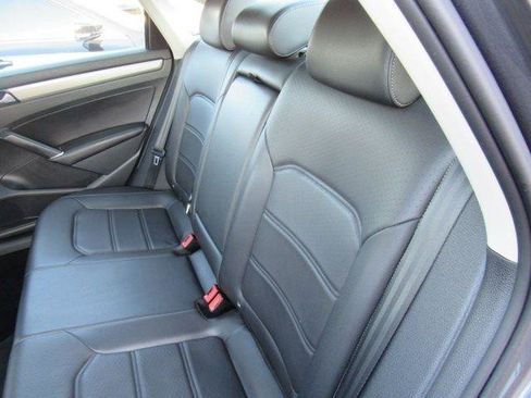 Used 2020 Volkswagen Passat 2.0T SE w/ Sunroof Package image 34