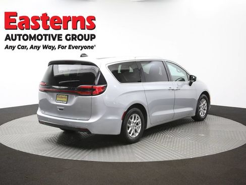 Used 2024 Chrysler Pacifica Touring-L FWD image 40