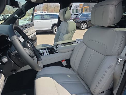 New 2026 Jeep Grand Wagoneer L Summit AWD/4WD image 17