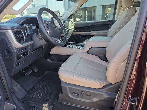 Used 2024 Ford Expedition Max XLT image 13