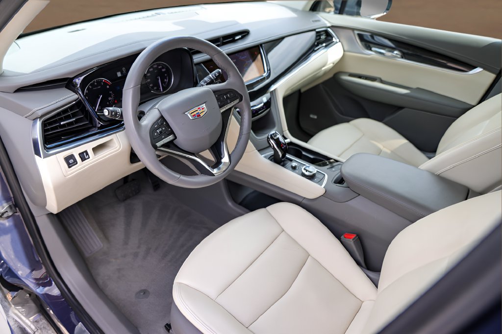 Used 2025 Cadillac XT6 Premium Luxury FWD image 10