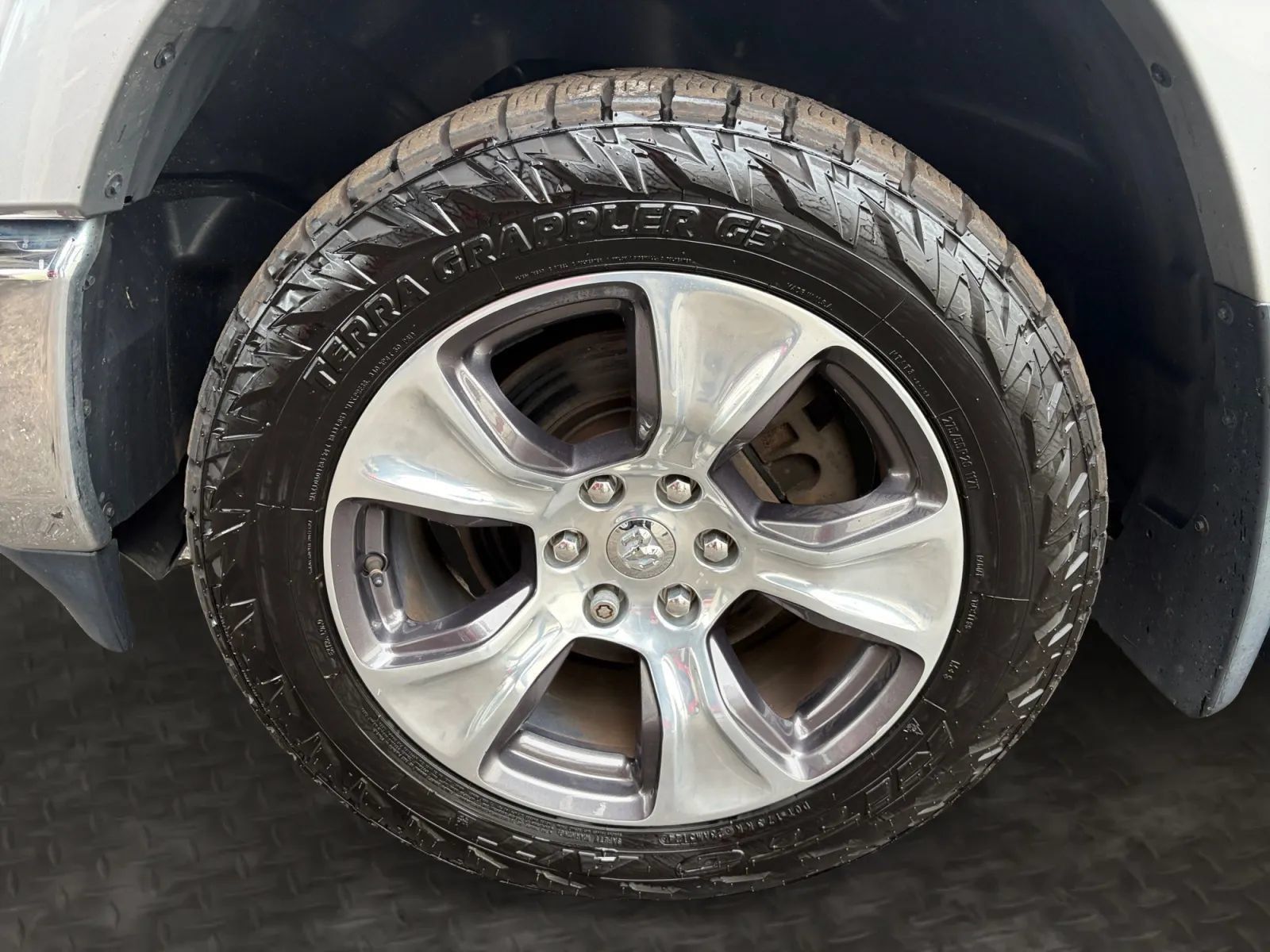Used 2019 RAM 1500 Laramie AWD/4WD image 36
