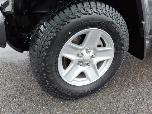Used 2022 Jeep Gladiator Sport AWD/4WD image 11