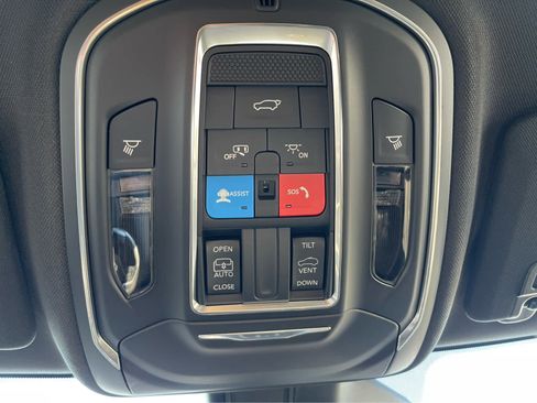 New 2025 Jeep Grand Cherokee Altitude image 19