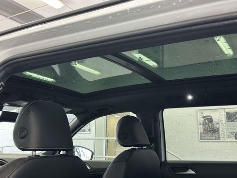 Certified 2021 Volkswagen Tiguan SE R-Line image 18