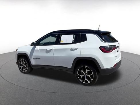 Used 2025 Jeep Compass Limited AWD/4WD image 10