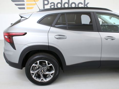 Used 2024 Chevrolet Trax LT w/ Driver Confidence Package FWD image 11