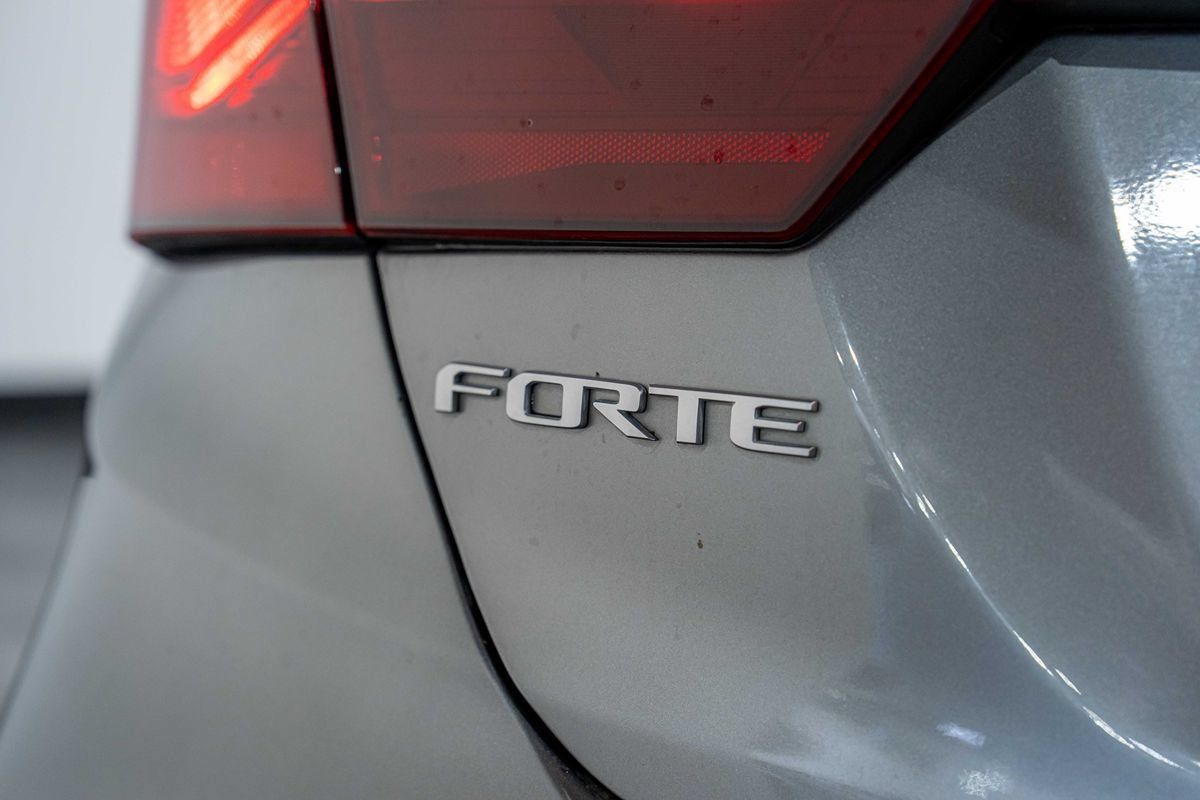 Used 2022 Kia Forte LXS FWD image 11