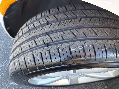 Used 2006 Pontiac Solstice Convertible w/ Premium Package RWD image 17