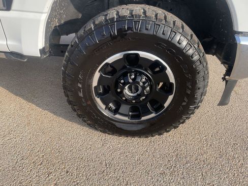 Used 2025 Ford F250 Lariat w/ Tremor Off-Road Package AWD/4WD image 38