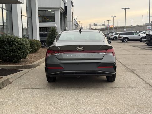 New 2026 Hyundai Elantra SE FWD image 6