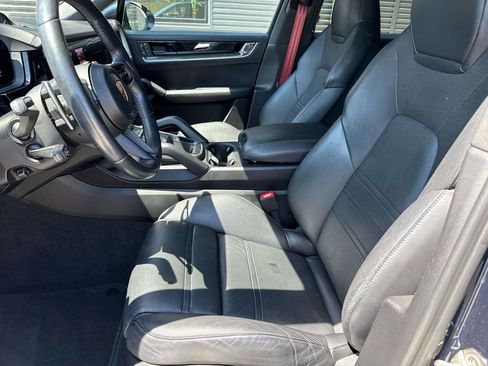 Certified 2024 Porsche Cayenne Coupe AWD/4WD image 5